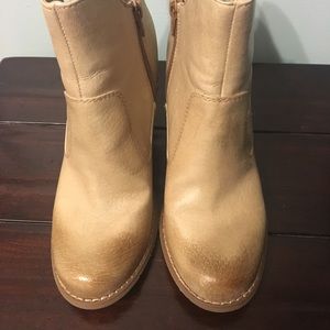 BC ankle boots, Women US size 8, Tan color.